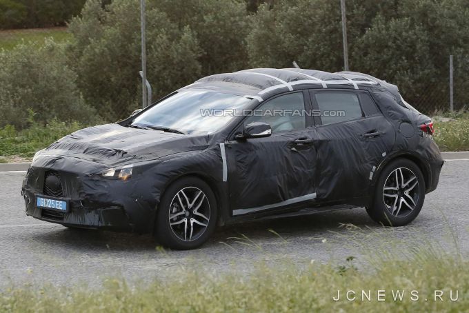 Infiniti   Q30